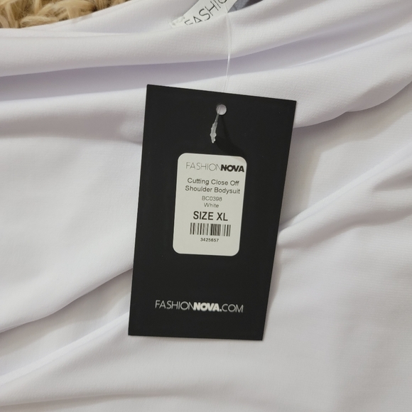 Cutting Close Off Shoulder Bodysuit - White - Picture 6 of 6